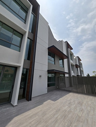 East Coast Avenue (D15), Terrace #606418001